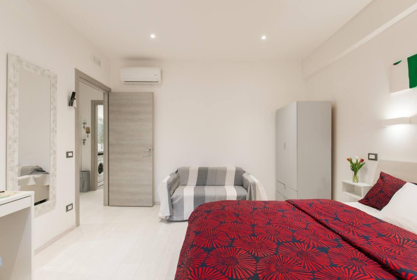 Romeeyes2020 Apartment Bagian luar foto