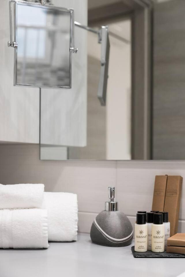 Romeeyes2020 Apartment Bagian luar foto