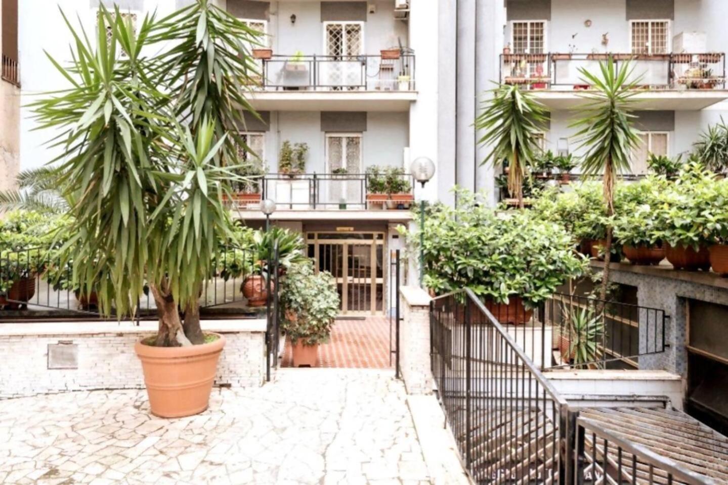 Romeeyes2020 Apartment Bagian luar foto
