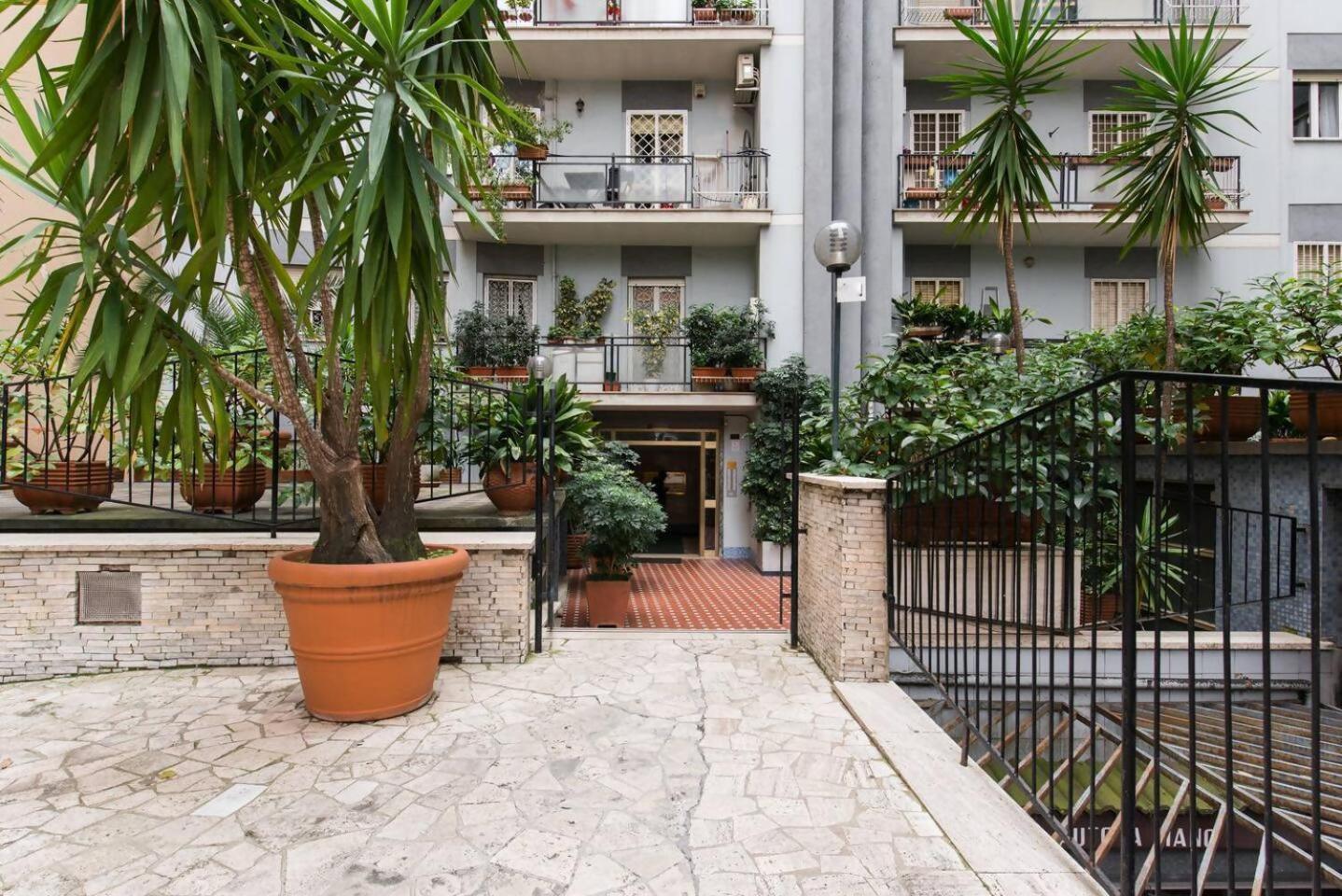 Romeeyes2020 Apartment Bagian luar foto