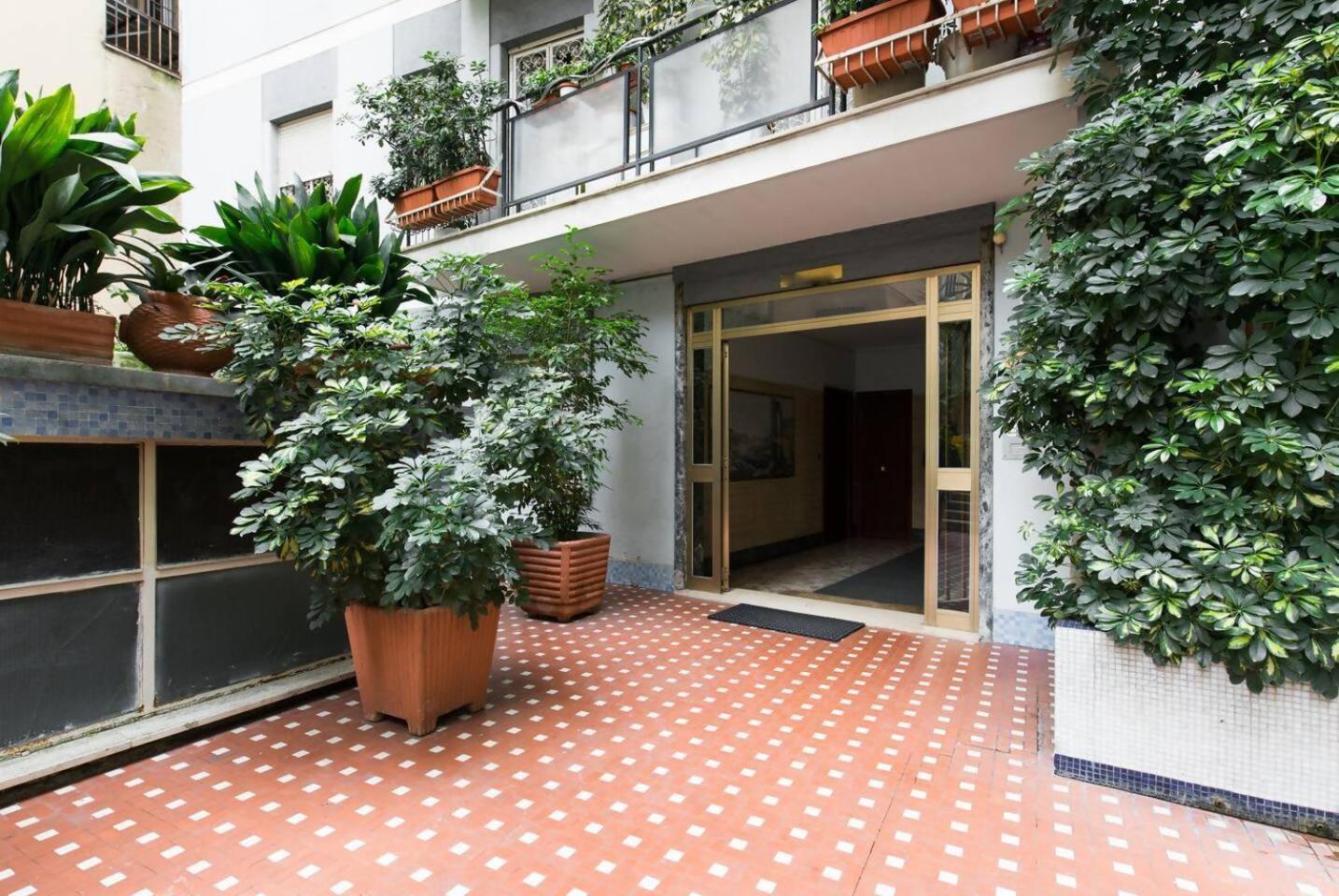 Romeeyes2020 Apartment Bagian luar foto